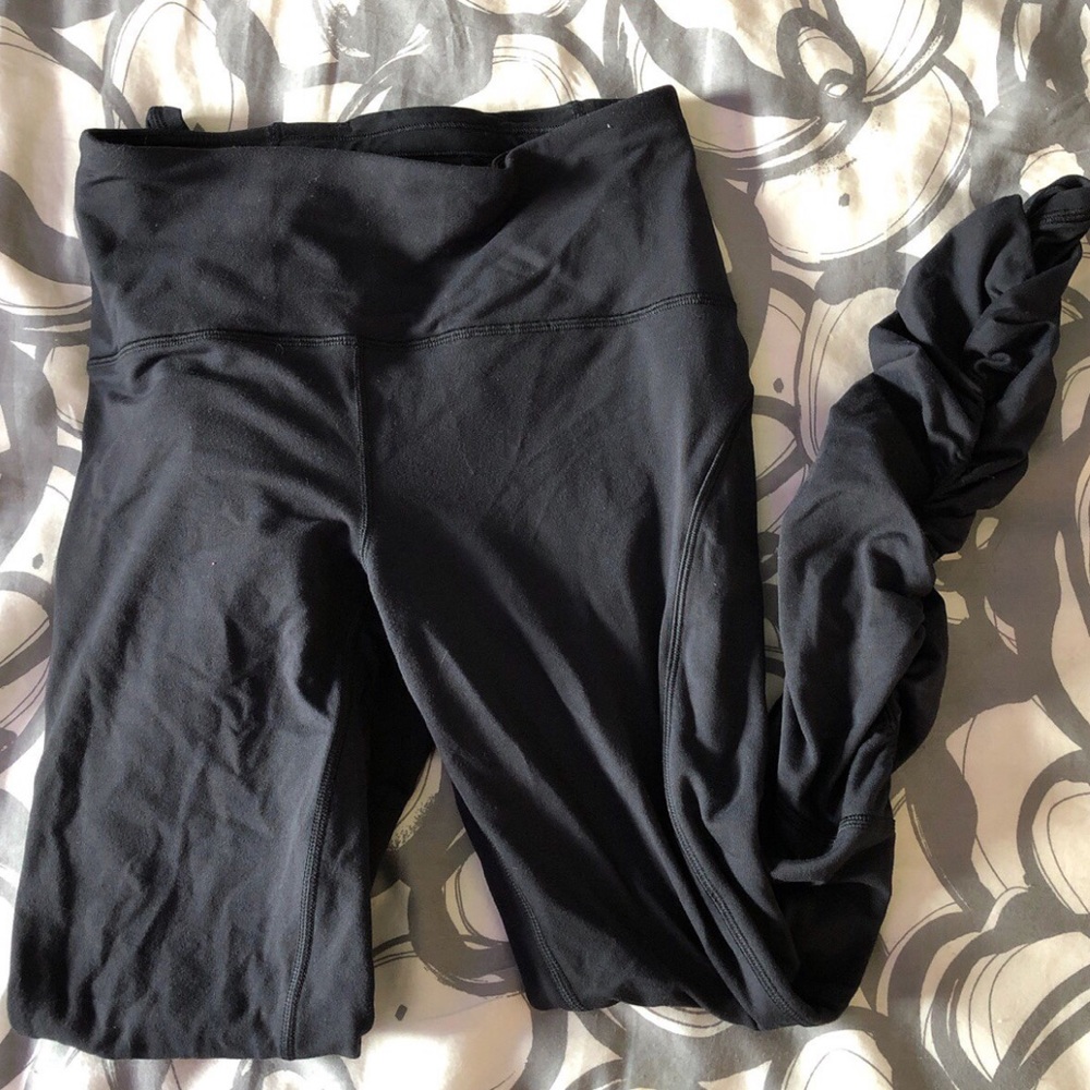 black lululemon leggings